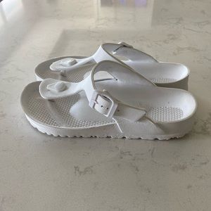Cushionaire sandals